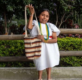 Imagen del artesano Catalina Gil Dingula