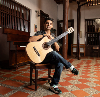 Imagen del artesano Edwin Serna