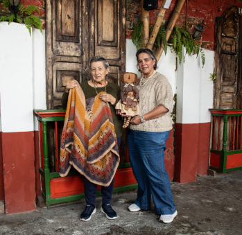 Imagen del artesano Clemencia Jaramillo y Elisa Londoño