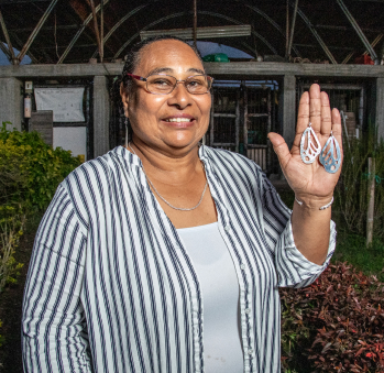 Imagen del artesano Gladis Quintero y ASODISQUIM