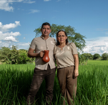 Imagen del artesano Leonor Cruz y Edwin Narváez