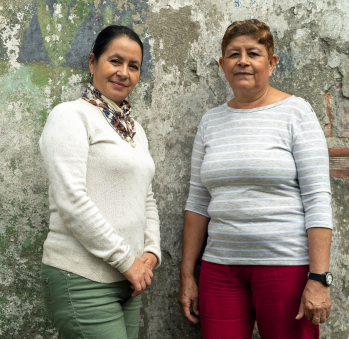 Imagen del artesano Ofelia Marín y Alida Márquez