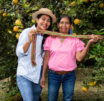 Imagen del artesano Rosalba Pancho y Jeni Mildred Angel Pancho