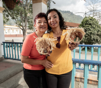 Imagen del artesano Yenni Pardo y Adela Mora